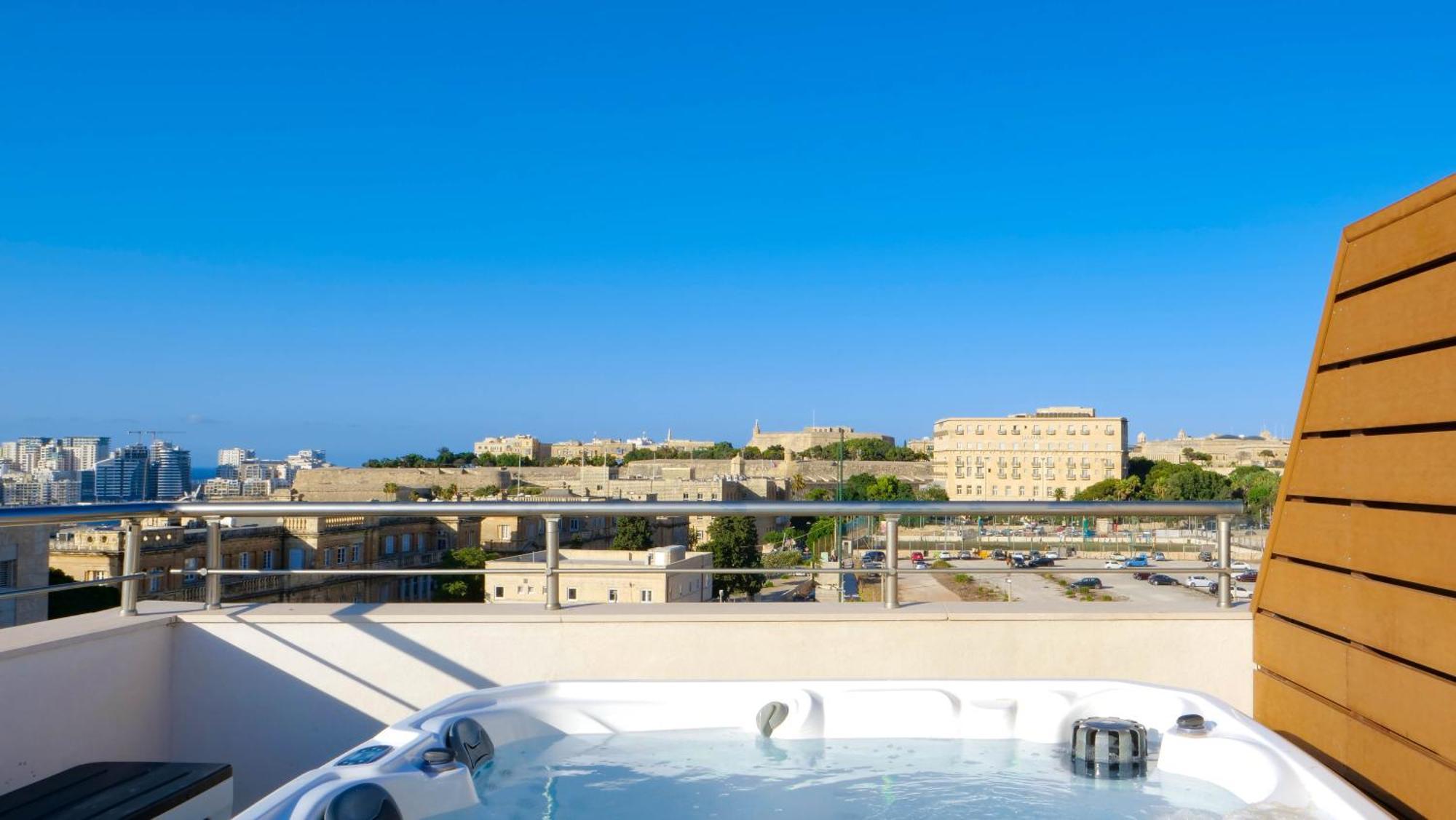 Tritoni Valletta Boutique Hotel Il Furjana Bagian luar foto